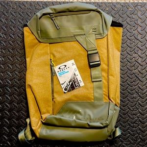Brand new Oakley Halifax backpack